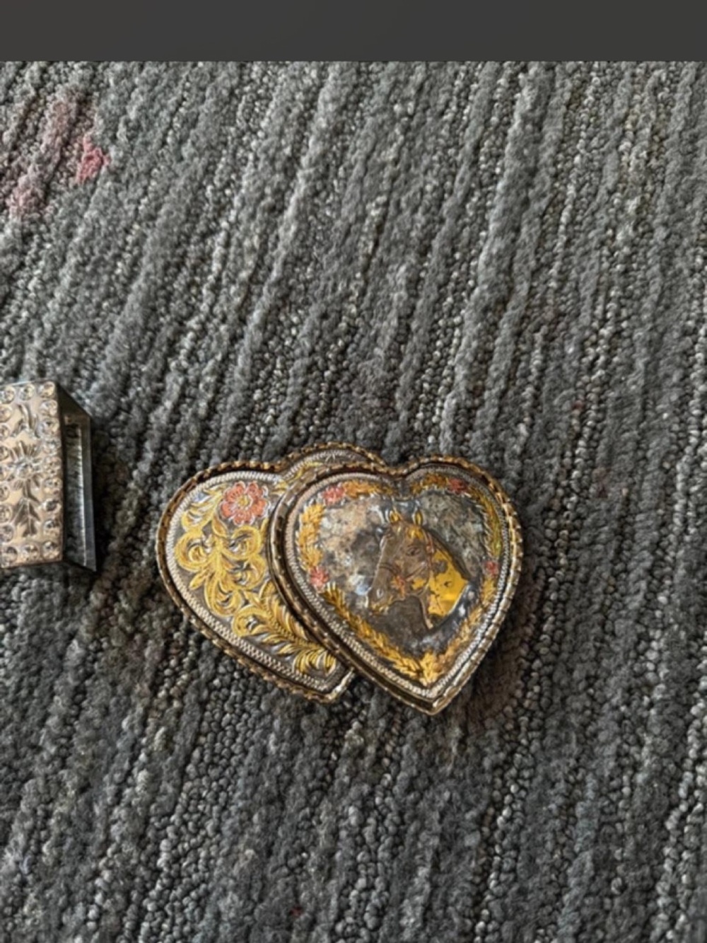 Heart-Shaped Decorative Compact Mirror Card Holder - Gold
